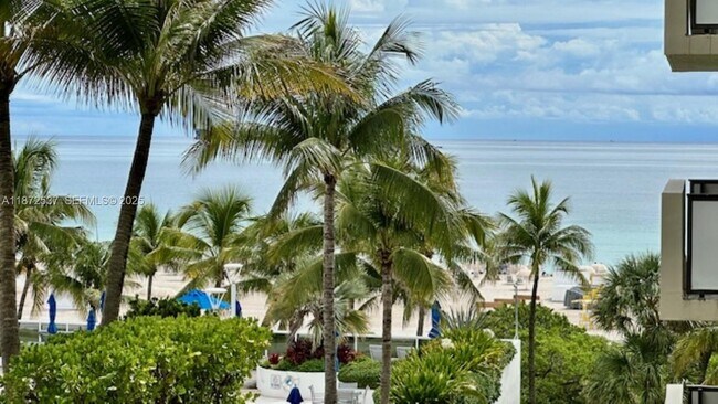 Building Photo - 1623 Collins Ave