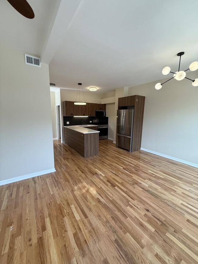Building Photo - 3476 S Archer Ave