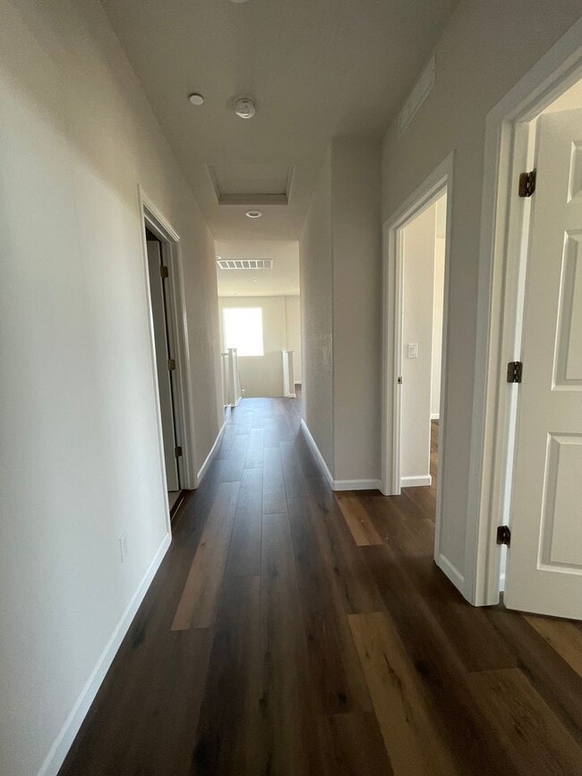 Building Photo - 427 Avignon Way