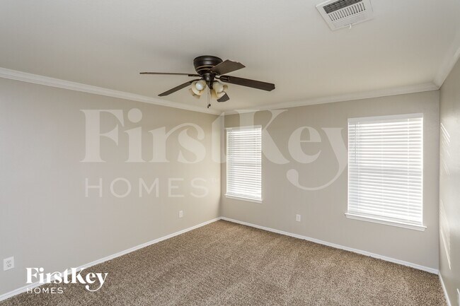 Building Photo - 312 Pin Oak Ln