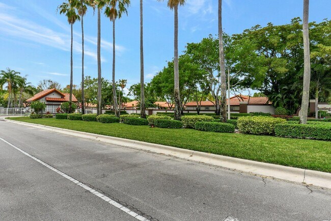 Building Photo - 6193 Pointe Regal Cir