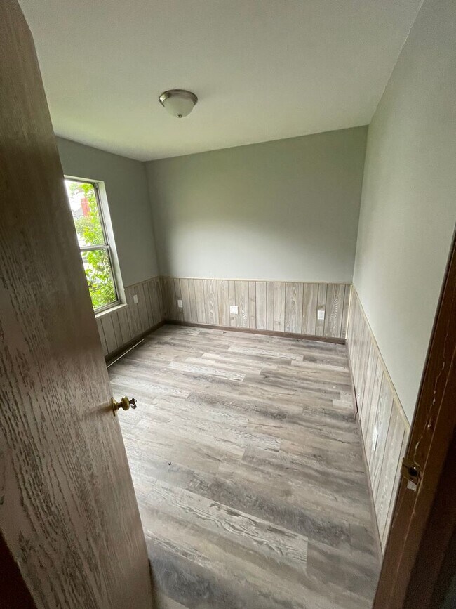 Building Photo - OSU North Campus 5 bedroom 2 bath apartment