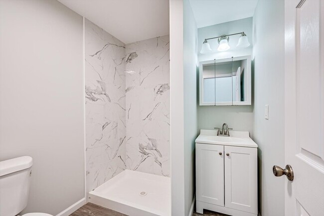 Building Photo - 213 Hall Ave