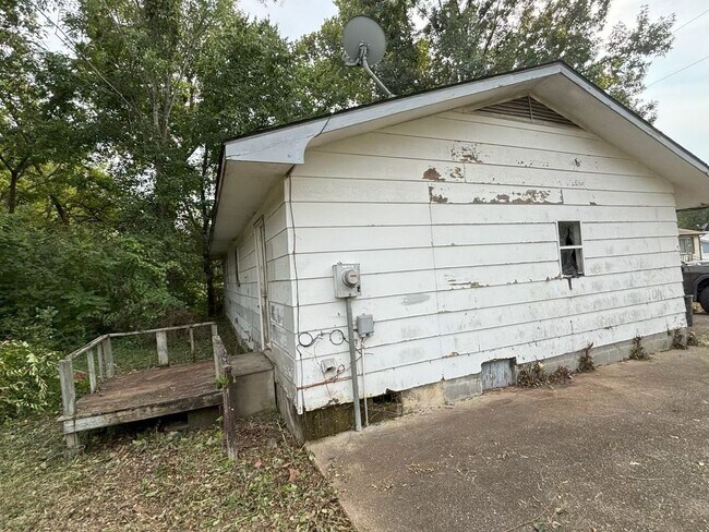 Building Photo - 511 Bud Ave