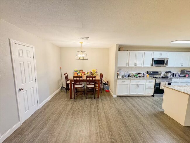 Building Photo - 1402 Peachtree Rd