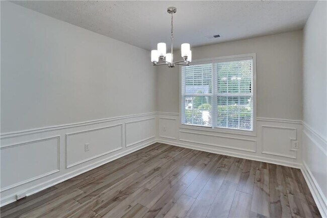 Building Photo - 2800 Alcovy River View