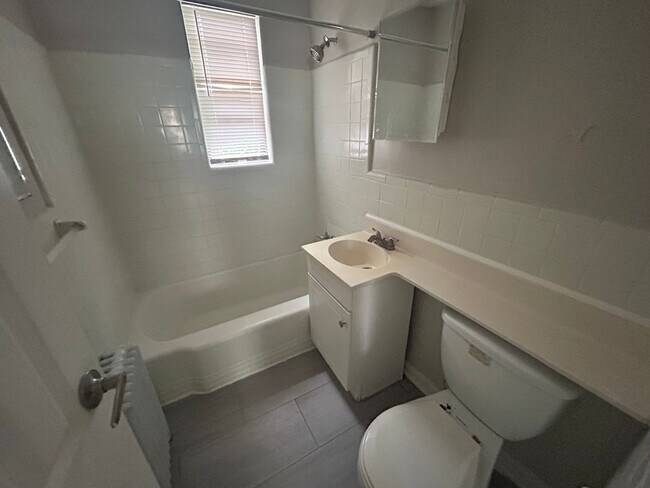 Building Photo - Top-Floor 2-Bedroom Condo in Southwest DC ...