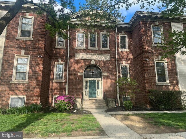 Building Photo - 2634 N Centre St