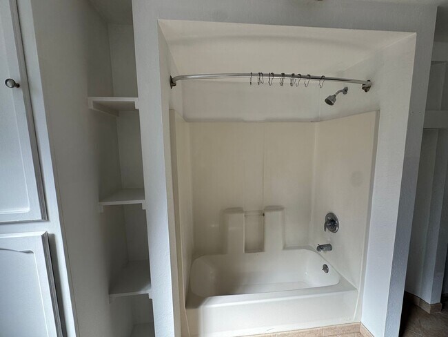 Building Photo - Country Living just minutes from Town