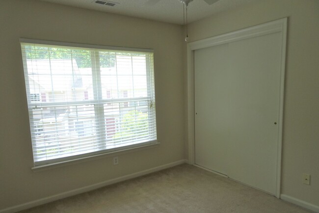 Building Photo - 2 Bedroom 2 bath rental in Bristol Commons...