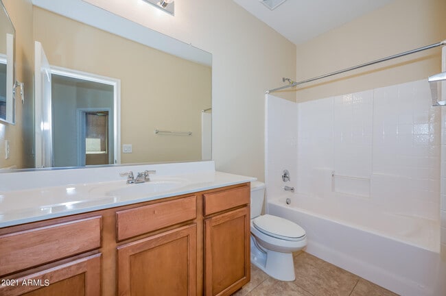 Building Photo - 2528 S Portland Ave