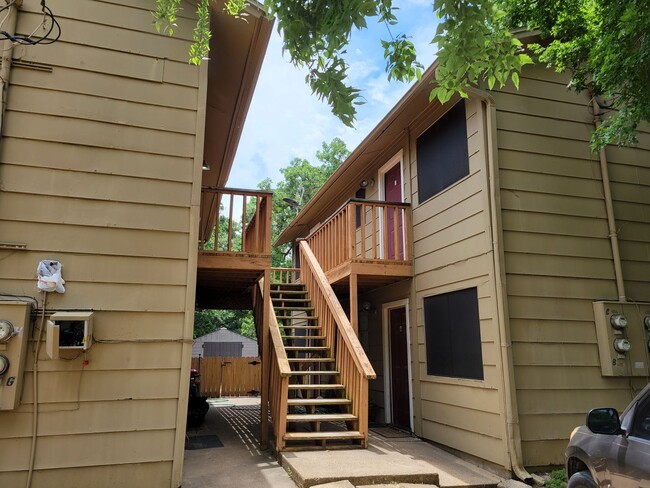 Building Photo - College Station - (Northgate) -1 bedroom / 1 bath condo.