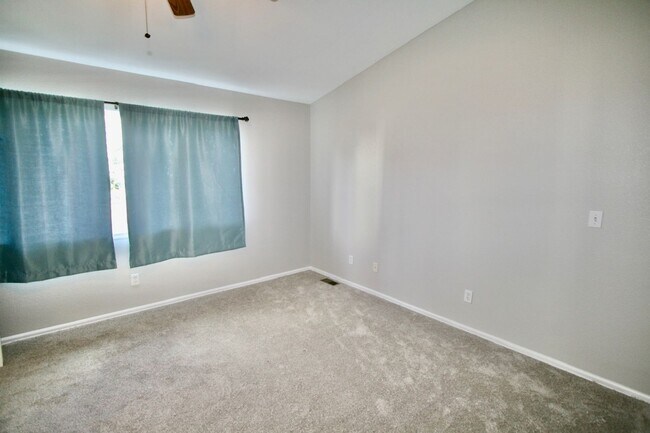 Building Photo - Beautiful 4 Bedroom Ranch Style Home Avail...