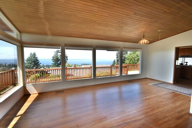 Building Photo - 4bd/2.5ba Edmonds Home