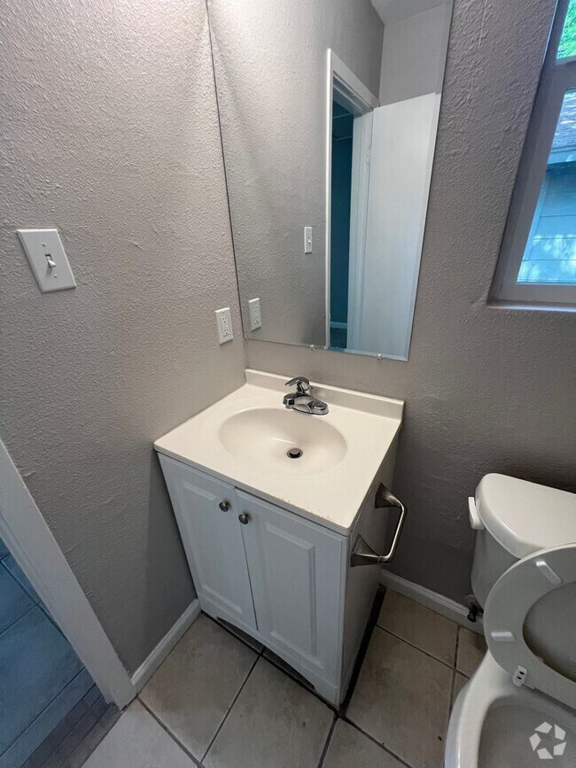 Building Photo - Clean Gem at 1108 Libery Ave