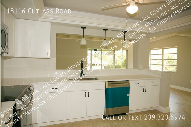 Building Photo - Fort Myers Beach Sailboat Access Home in t...