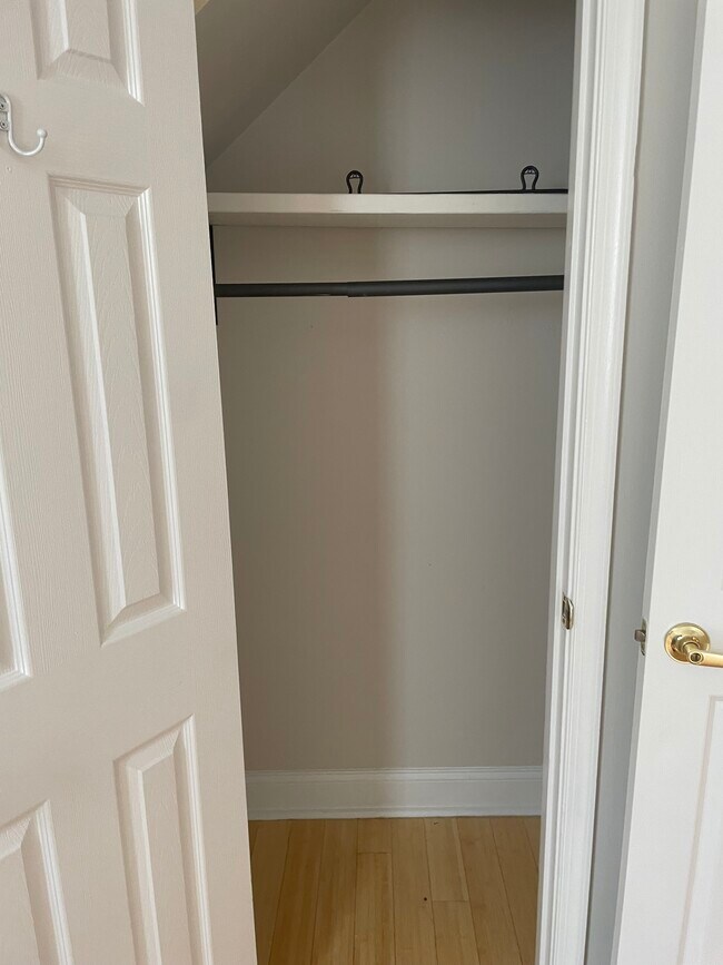 Building Photo - 550 Hobart Plz NW