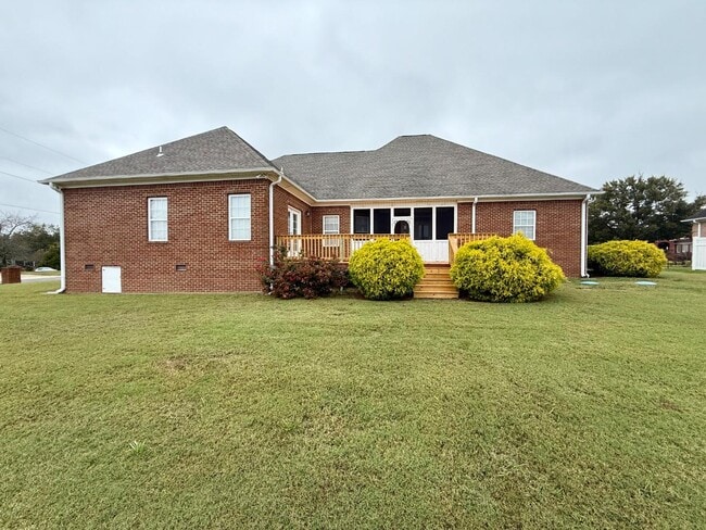 Building Photo - 105 Bent Brook Dr