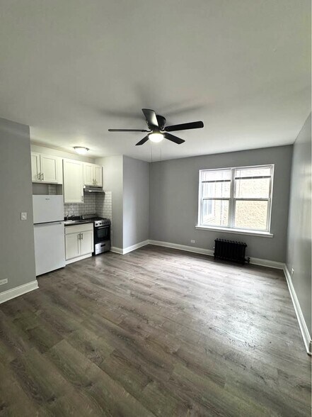 Building Photo - 4756 N Maplewood Ave