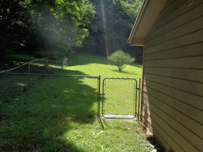 Building Photo - 254 Rogers Dr