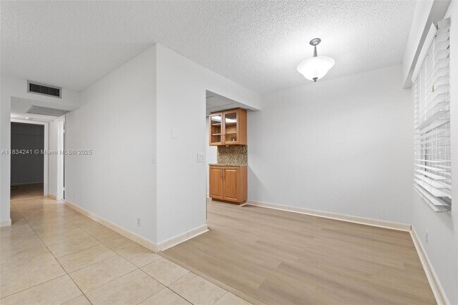 Building Photo - 800 SW 131st Ave