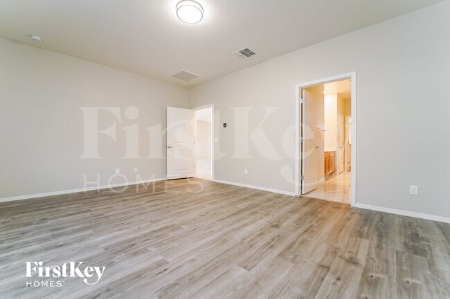 Building Photo - 7875 N Scholes Ave