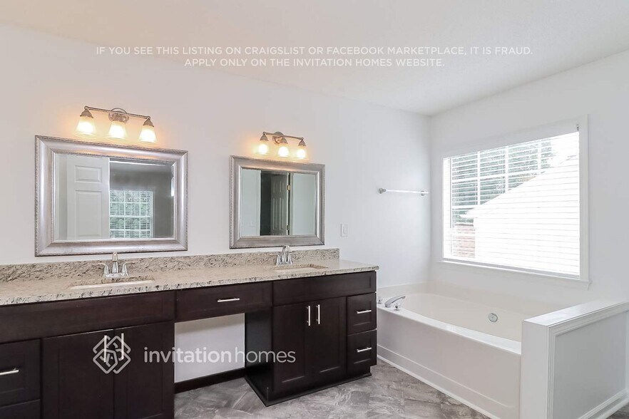 Building Photo - 133 Wallnut Hall Cir