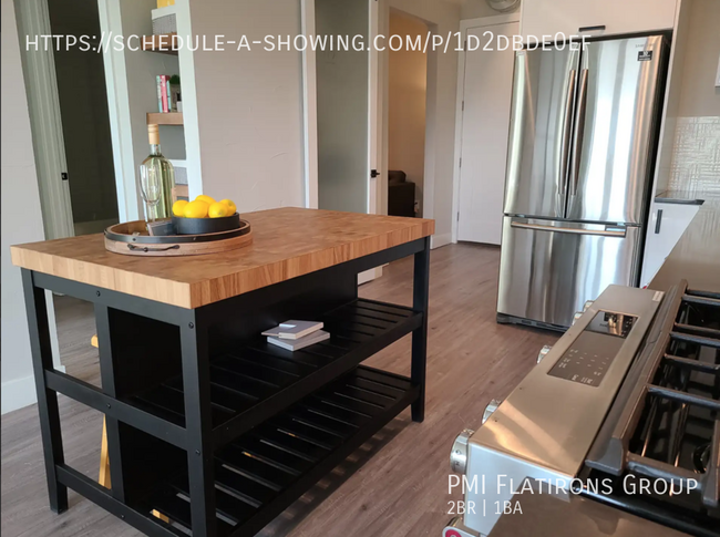 Building Photo - Chic Modern Chaffee Park Condo