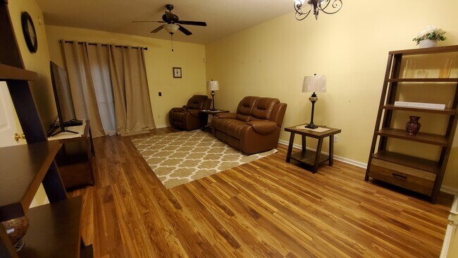 Building Photo - 242 Scrub Jay Dr