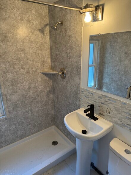 Building Photo - 730 Como Ave