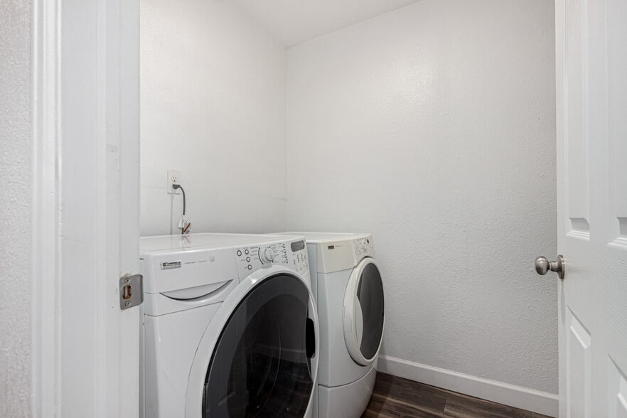 Building Photo - 2060 W Iliff Ave