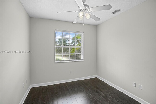 Building Photo - 4129 NE 26th St