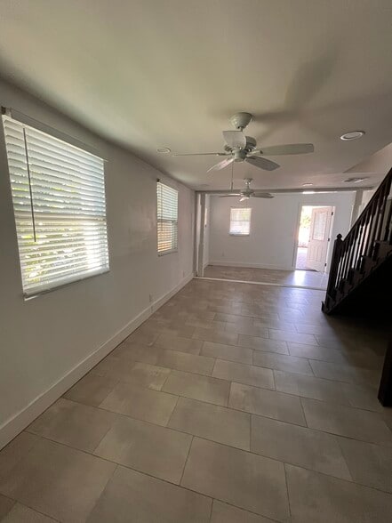 Building Photo - 216 S Edison Ave