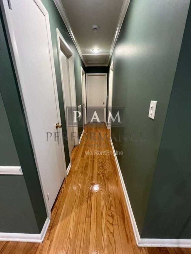 Building Photo - 8862 N Malibu Dr