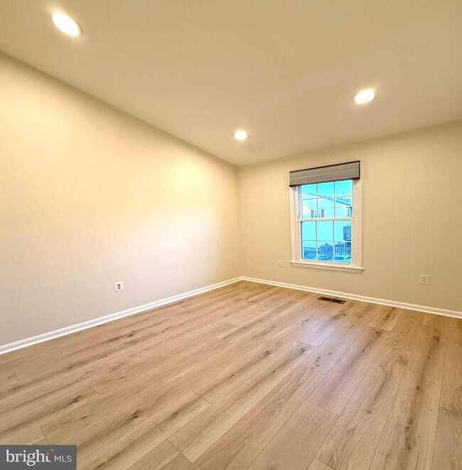 Building Photo - 4235 Sleepy Lake Dr