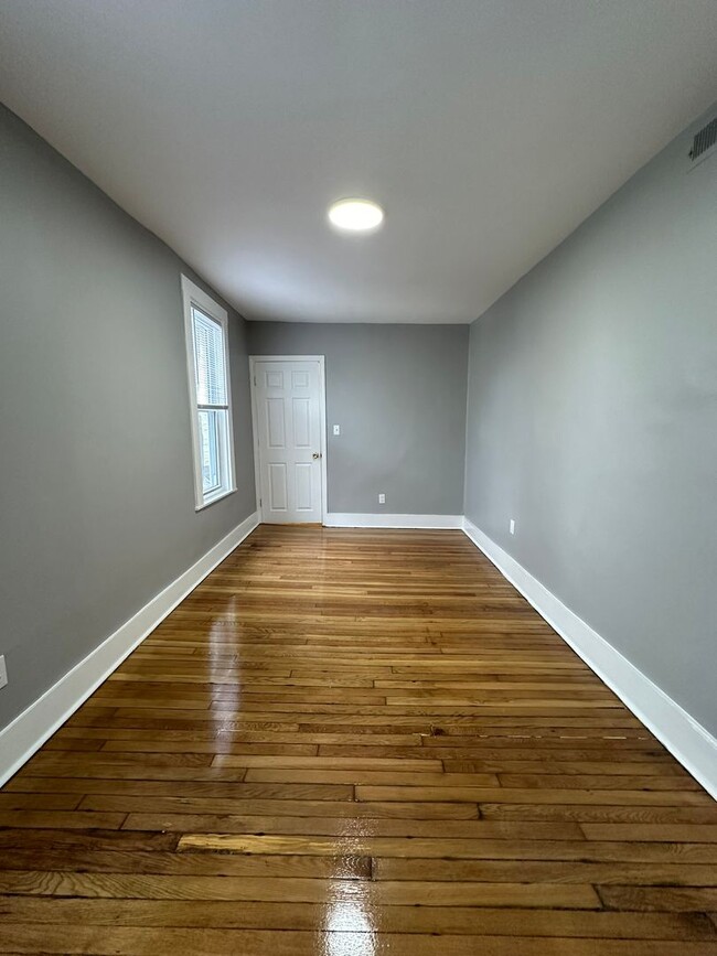 Building Photo - 8nel