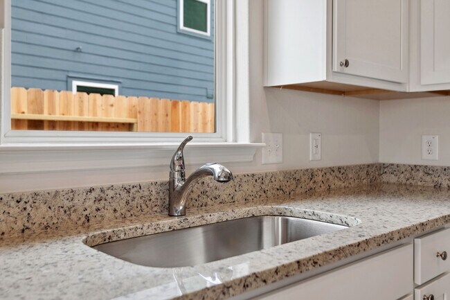 Building Photo - 364 Kingston Wy