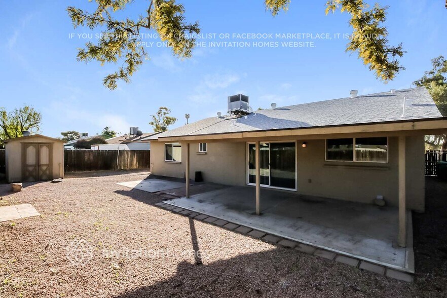 Building Photo - 2320 E Holmes Ave