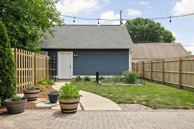 Building Photo - 1531 N College Ave