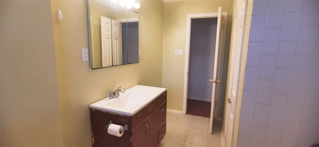 Building Photo - 6601 Sharpview Dr