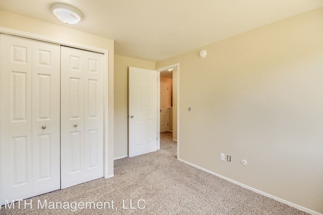 Building Photo - 3 br, 1 bath Apartment - 1001 Vincent Court