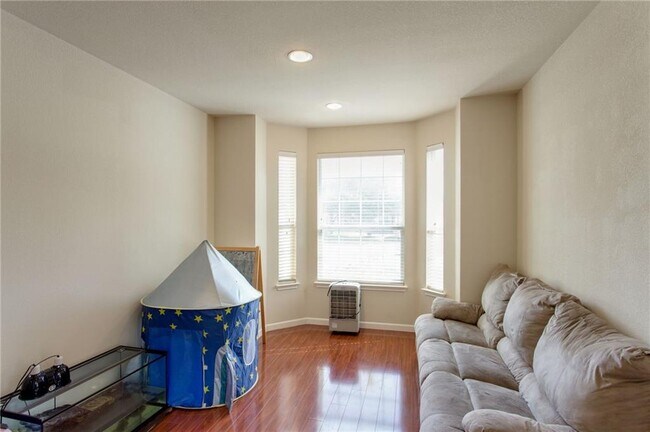Building Photo - 15709 Belfin Dr