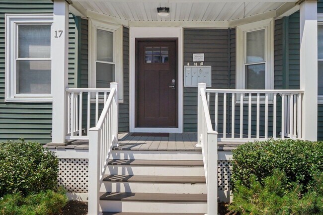 Building Photo - 17 Howes St