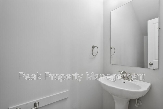 Building Photo - 2104 E Broad St