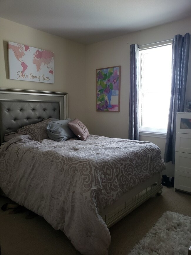 Building Photo - Great Downtown 1/1 condo unit with a balcony!