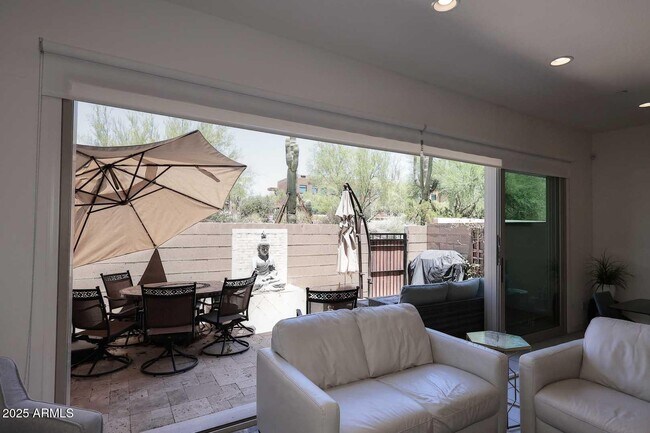 Building Photo - 7320 E Vista Bonita Dr