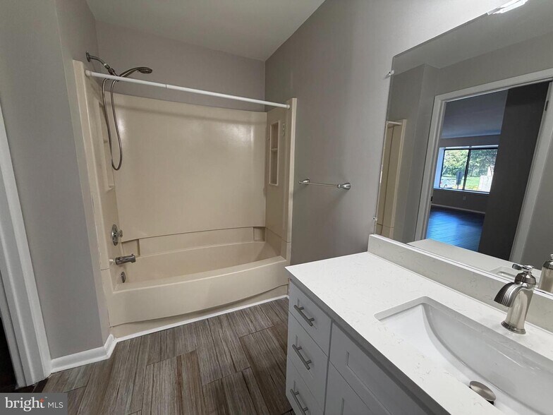 Building Photo - 4306A Aberdeen Dr