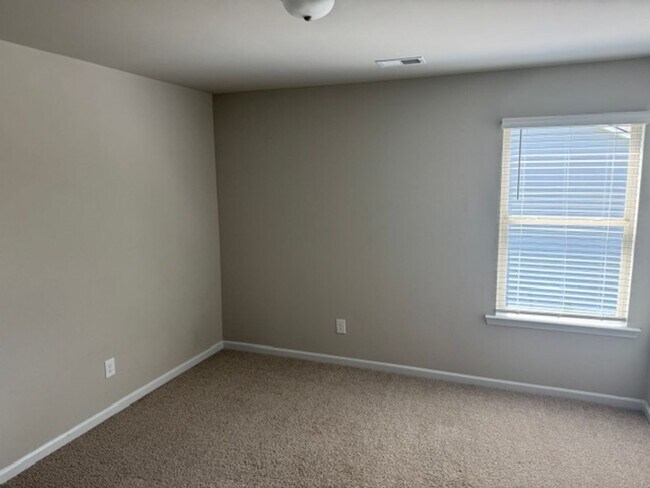 Building Photo - 1156 Burgundy Dr