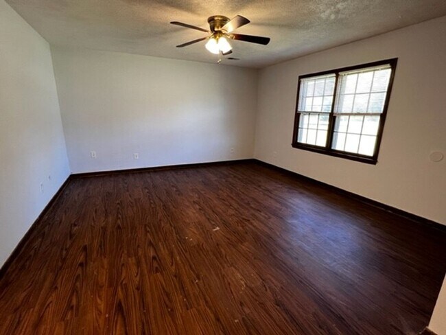Building Photo - 157-159-159 Bentwood Cir