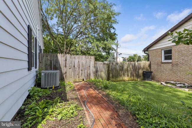 Building Photo - 1317 Cedarwood Dr